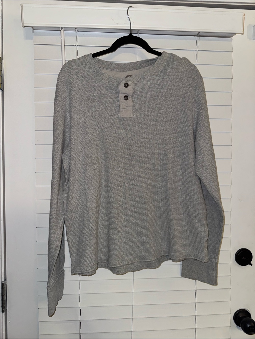 Roebuck & Co XL Men's Grey Henley Long-Sleeve Shirt